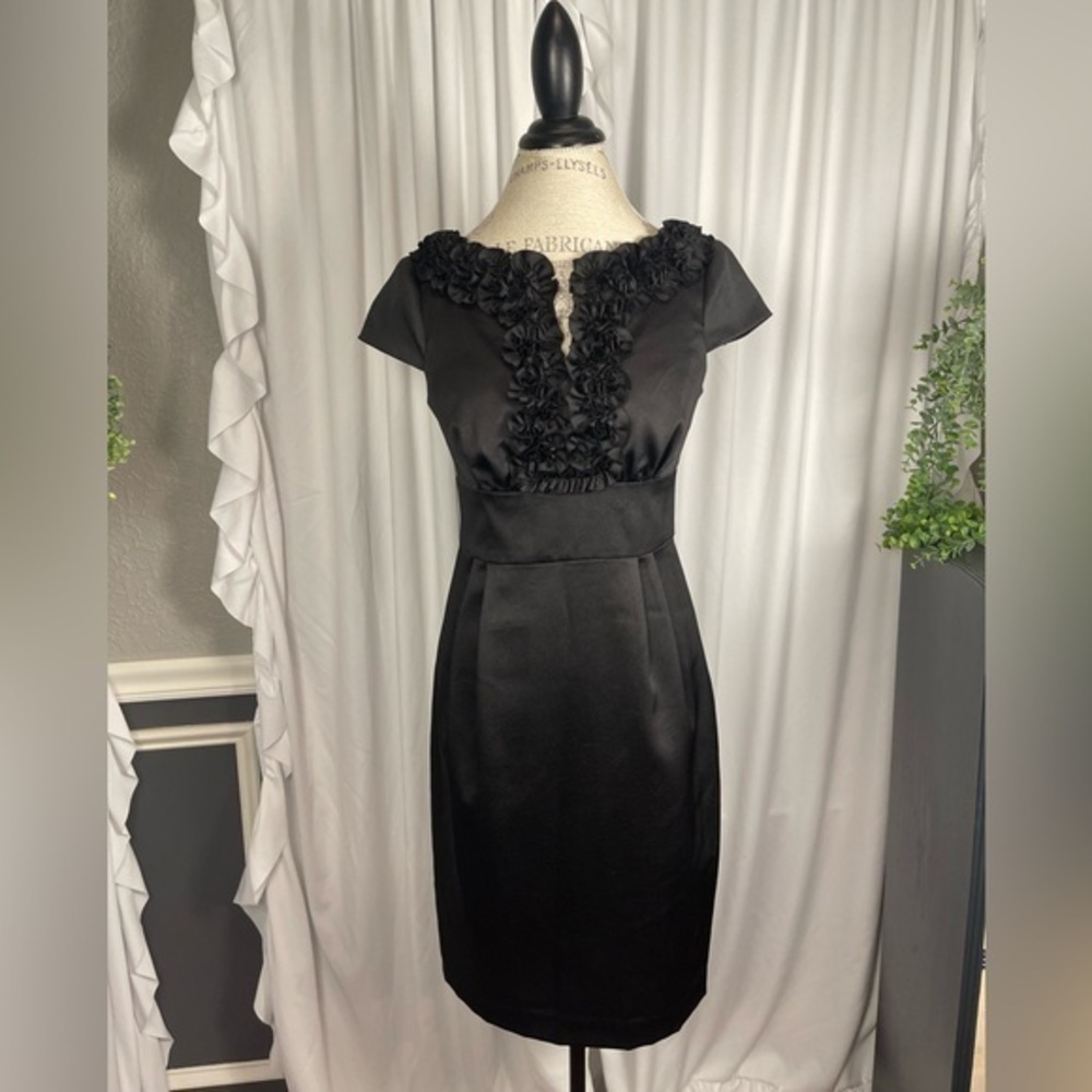 London Times Black Short Sleeve Dress With Ruffles Down Front Of Top Size 8